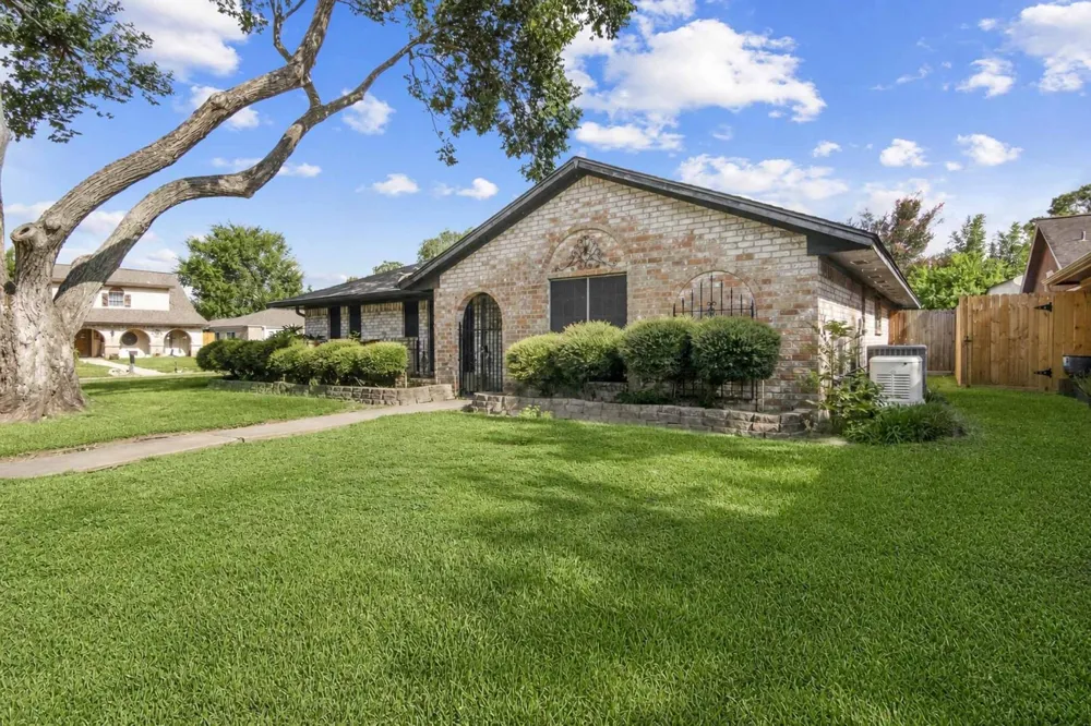 201 E Temperance Lane Deer Park, TX 77536