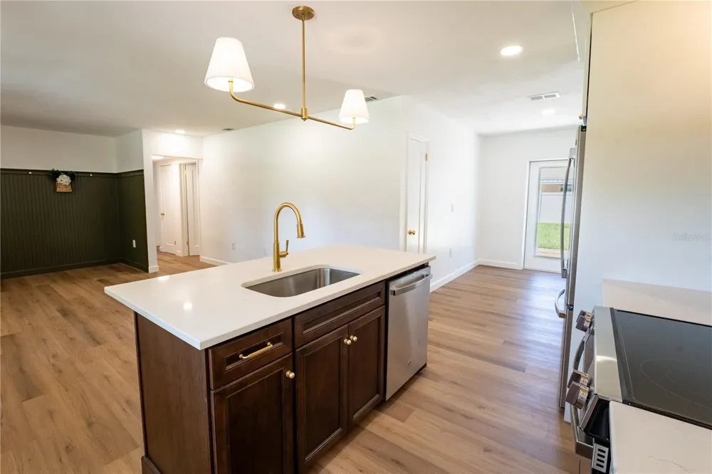 2090 76TH STREET St Petersburg, FL 33710