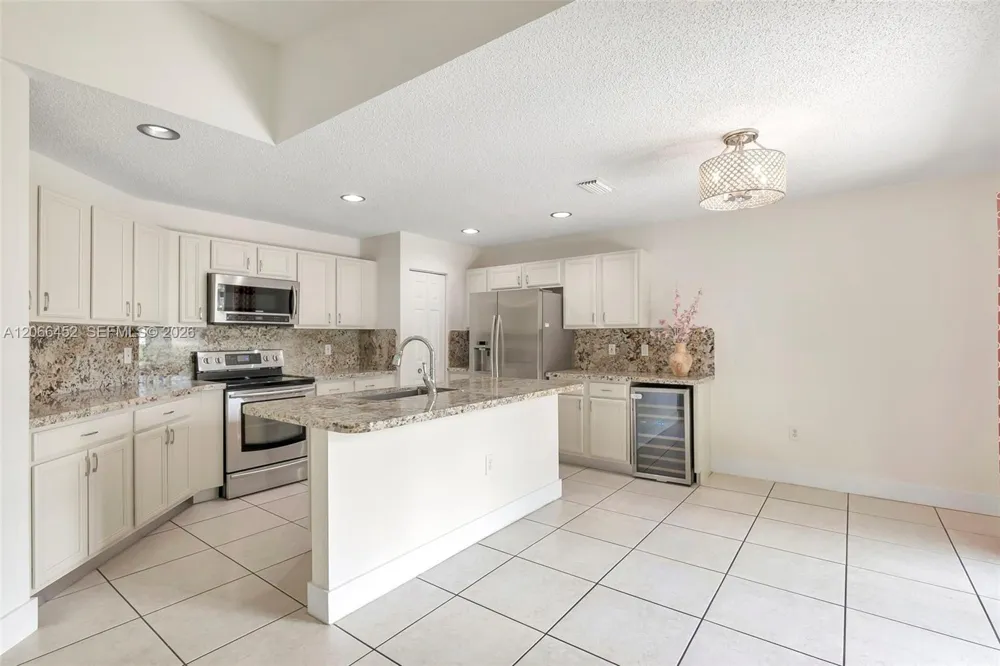 16850 Crestview Ln Weston, FL 33326