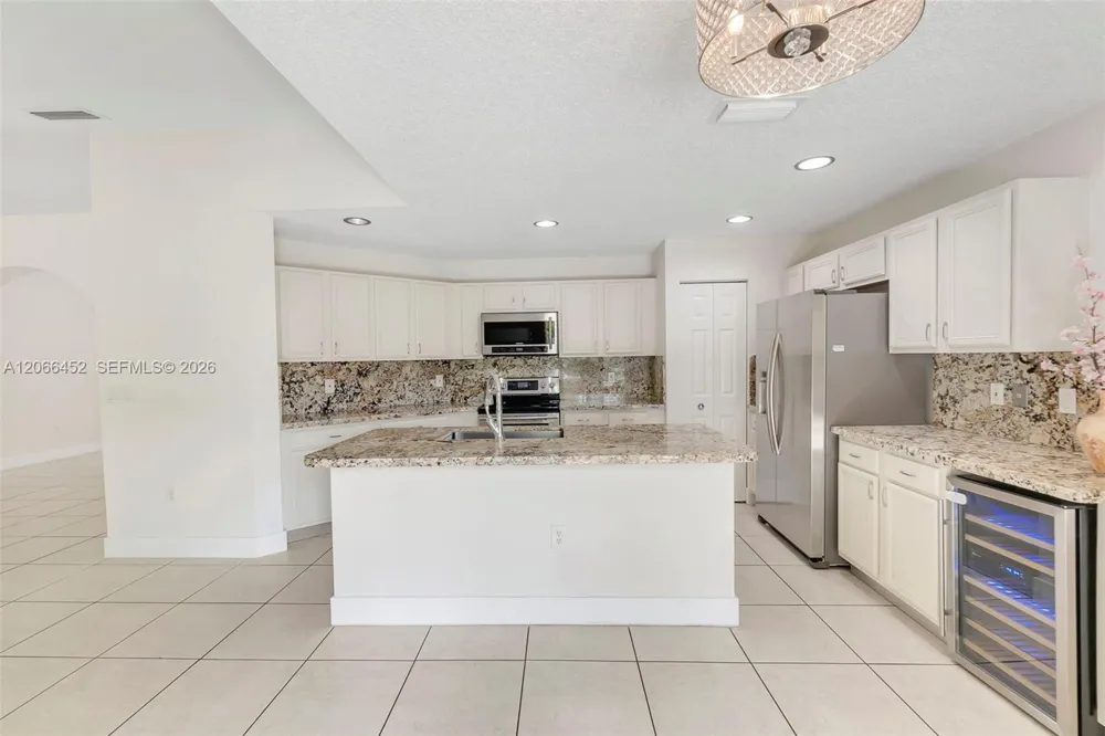 16850 Crestview Ln Weston, FL 33326