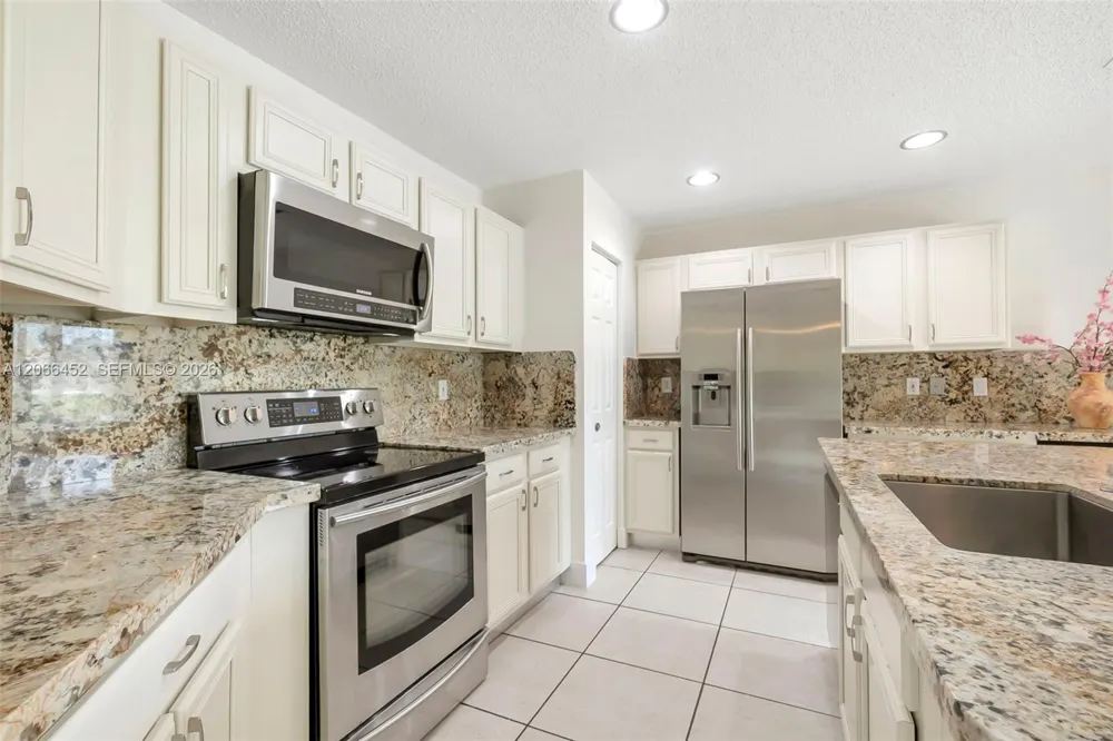 16850 Crestview Ln Weston, FL 33326