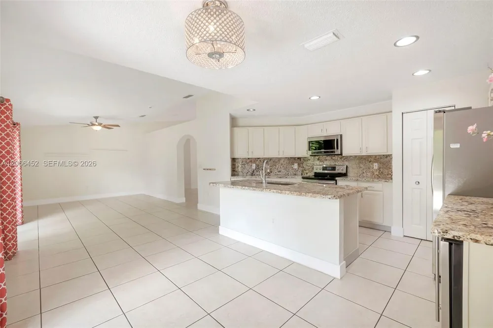 16850 Crestview Ln Weston, FL 33326