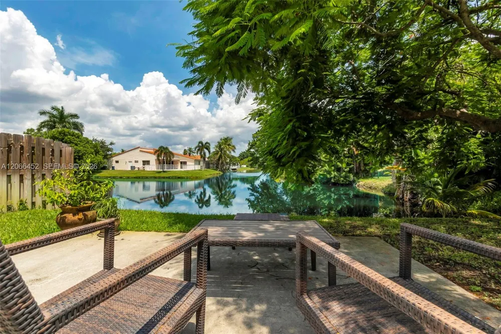 16850 Crestview Ln Weston, FL 33326