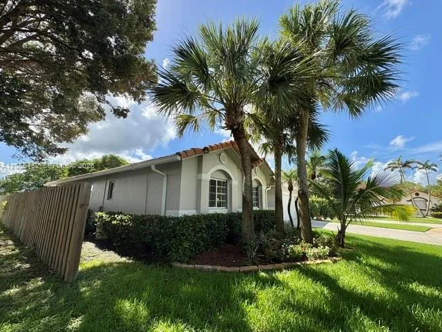 16850 Crestview Ln Weston, FL 33326