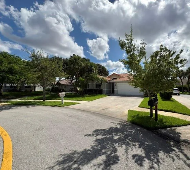 16850 Crestview Ln Weston, FL 33326