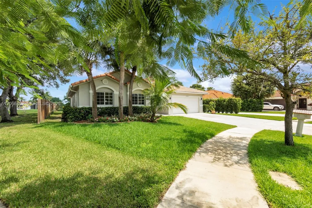 16850 Crestview Ln Weston, FL 33326