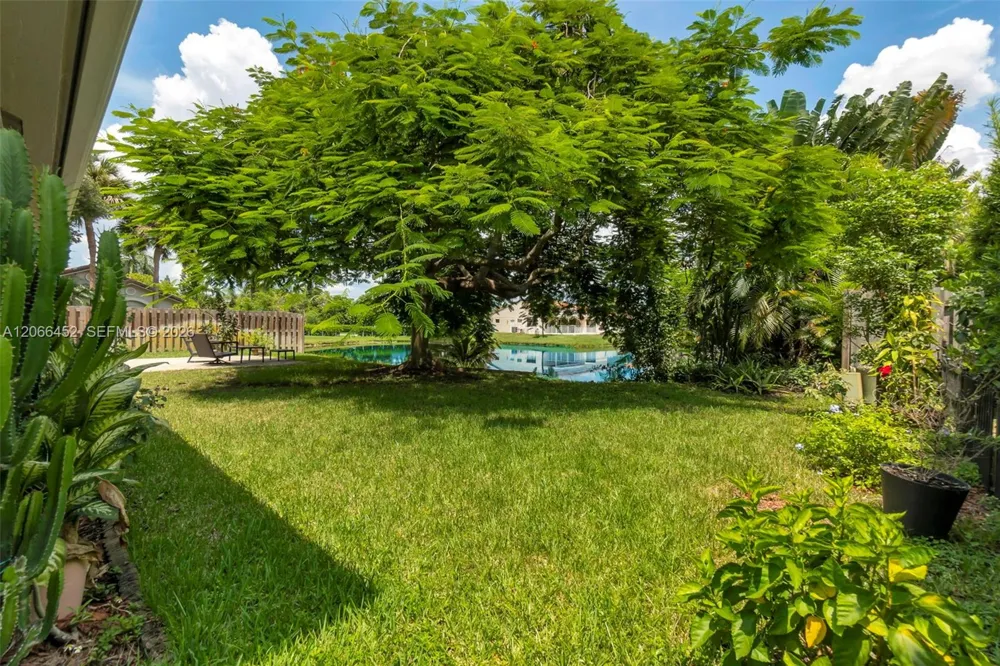 16850 Crestview Ln Weston, FL 33326