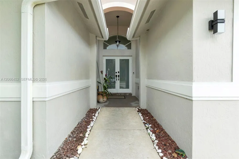 16850 Crestview Ln Weston, FL 33326
