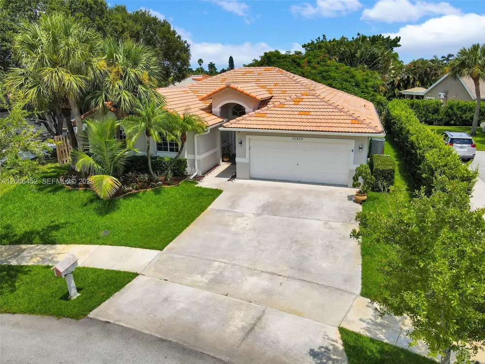 16850 Crestview Ln Weston, FL 33326