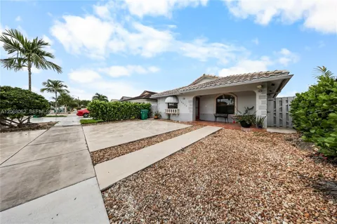 10033 NW 126th Ter