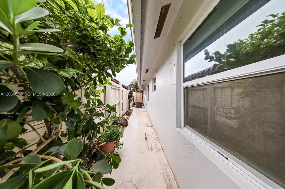 10033 NW 126th Ter Hialeah Gardens, FL 33018