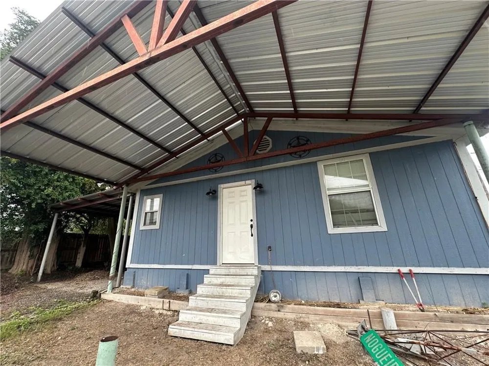 2405 Cox Street Beeville, TX 78102