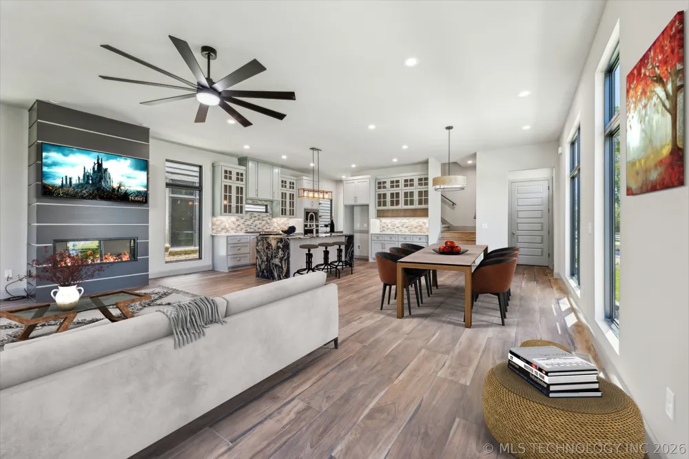 421 W Ft Worth Street Broken Arrow, OK 74012