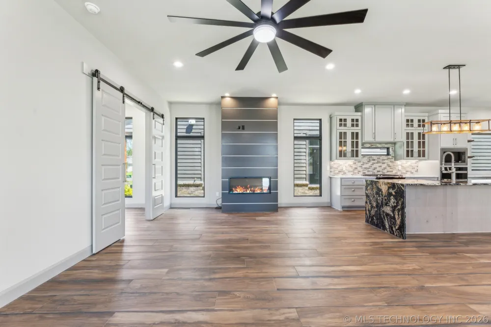 421 W Ft Worth Street Broken Arrow, OK 74012