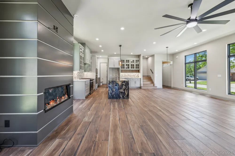 421 W Ft Worth Street Broken Arrow, OK 74012