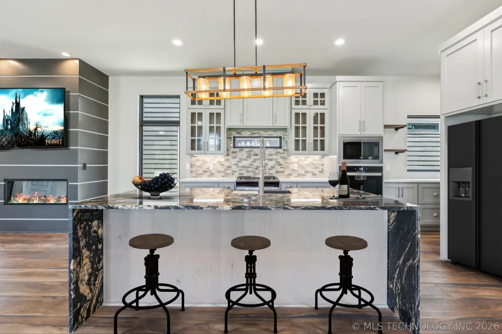 421 W Ft Worth Street Broken Arrow, OK 74012