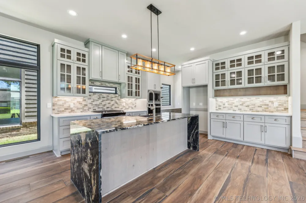 421 W Ft Worth Street Broken Arrow, OK 74012