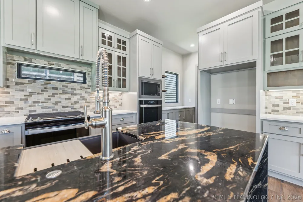421 W Ft Worth Street Broken Arrow, OK 74012