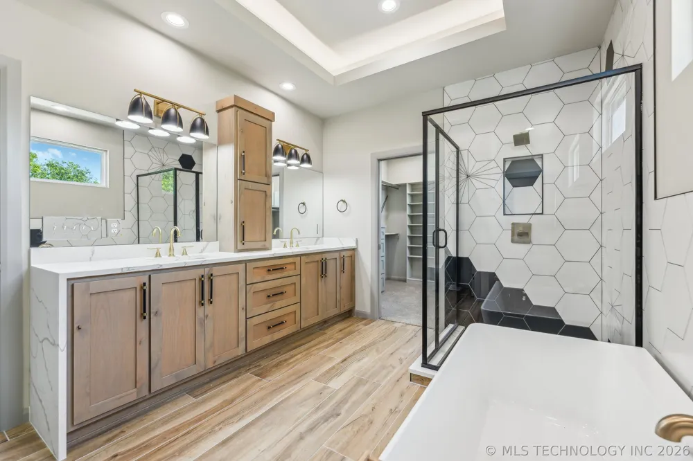 421 W Ft Worth Street Broken Arrow, OK 74012