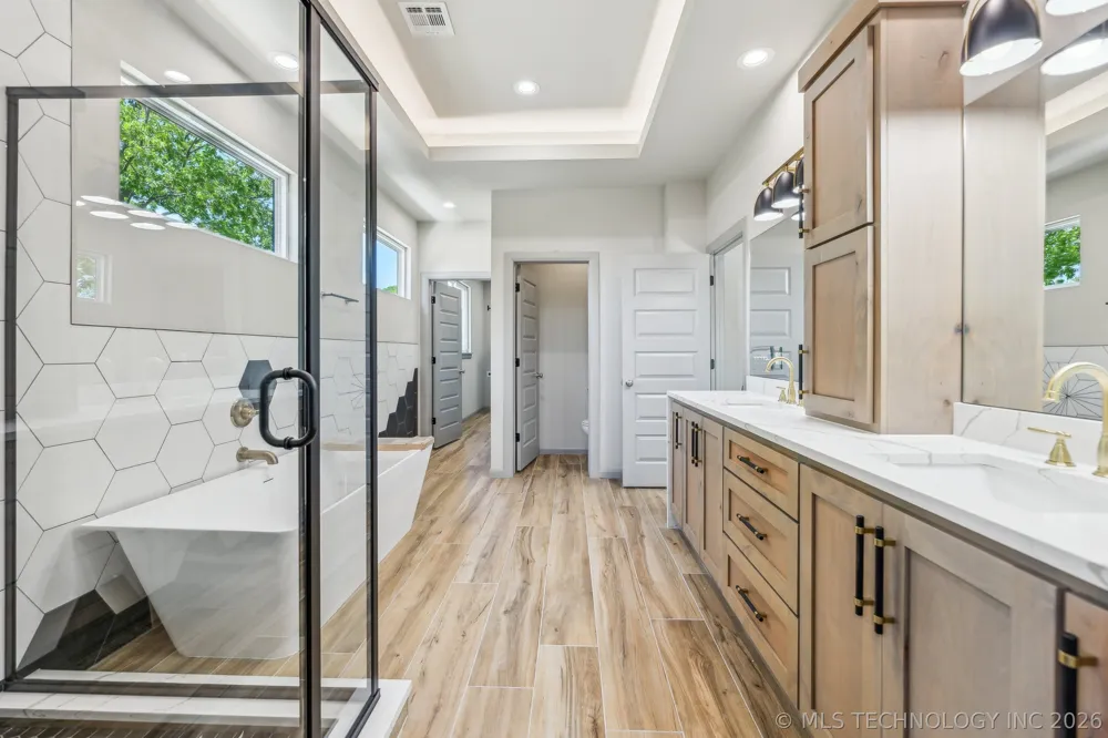 421 W Ft Worth Street Broken Arrow, OK 74012