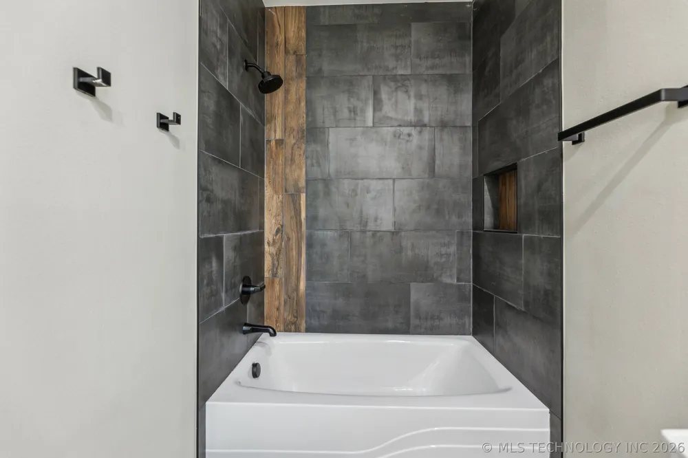 421 W Ft Worth Street Broken Arrow, OK 74012