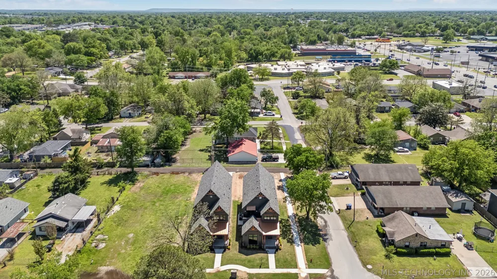 421 W Ft Worth Street Broken Arrow, OK 74012