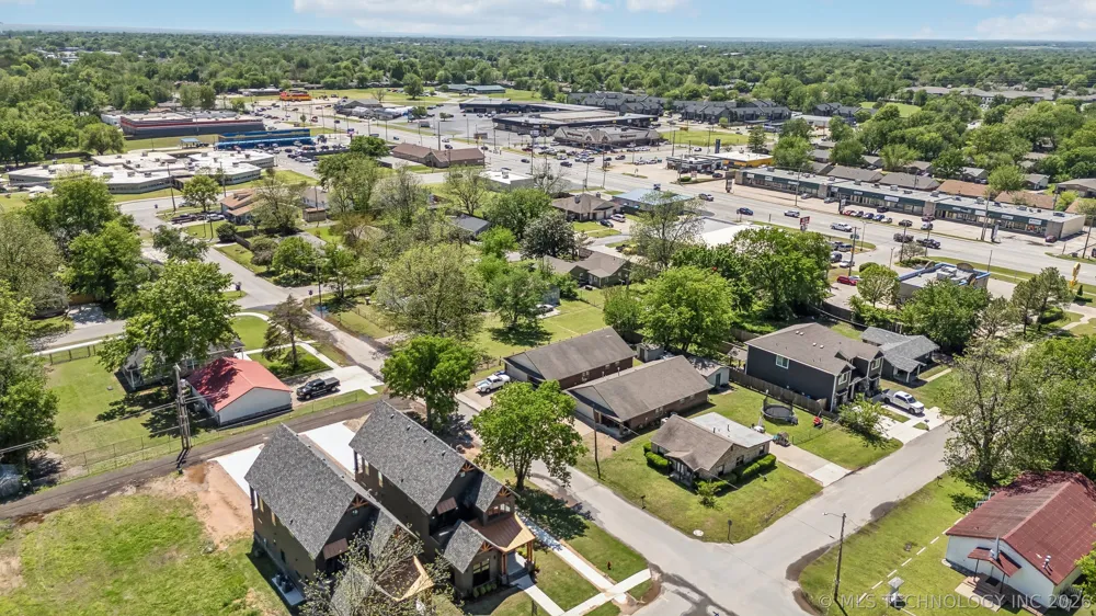 421 W Ft Worth Street Broken Arrow, OK 74012