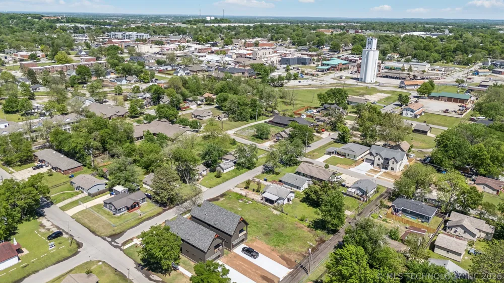 421 W Ft Worth Street Broken Arrow, OK 74012