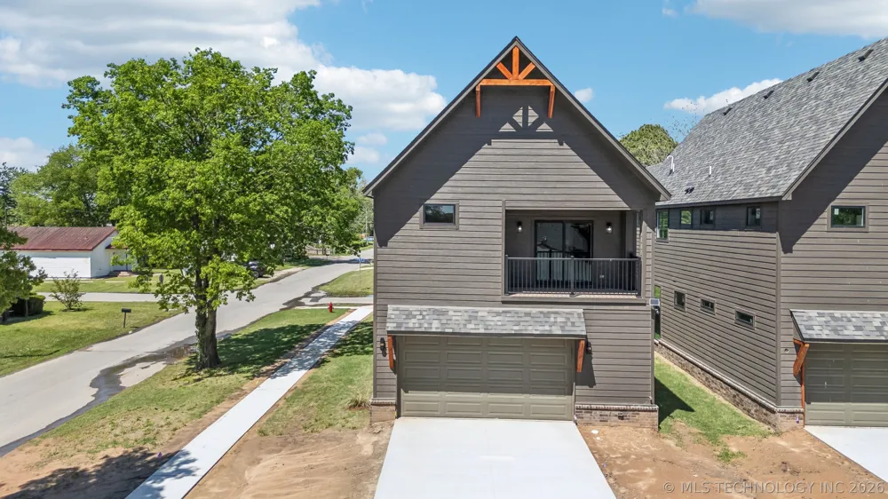 421 W Ft Worth Street Broken Arrow, OK 74012