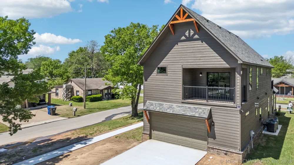 421 W Ft Worth Street Broken Arrow, OK 74012