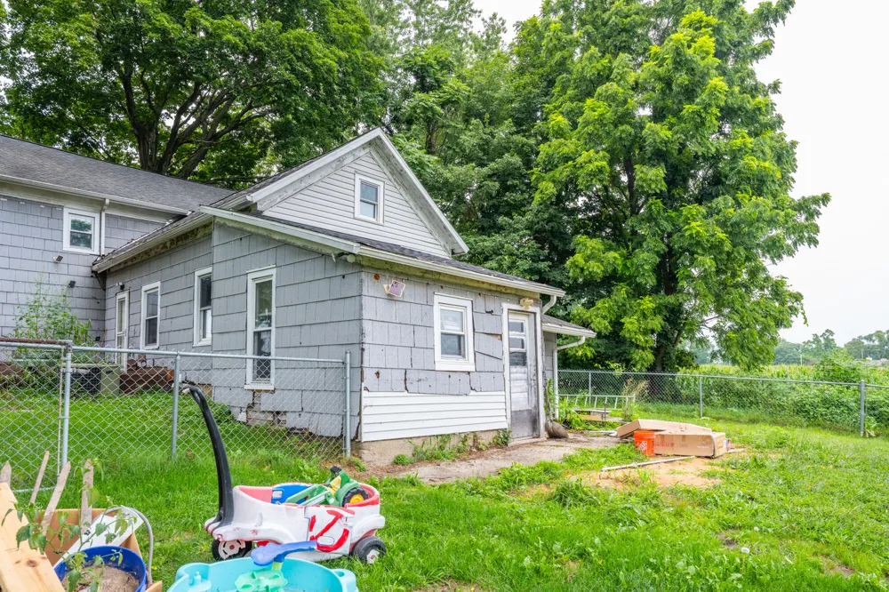 3607 Hillandale Road Eau Claire, MI 49111