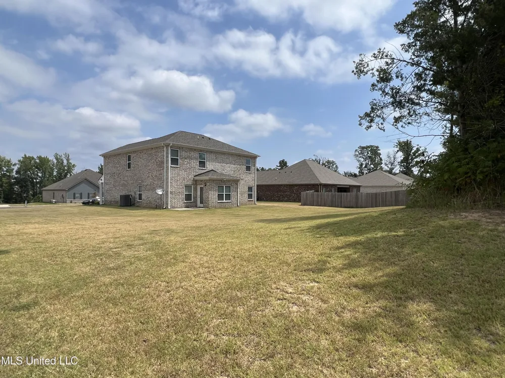2427 Hyacinth Lane Hernando, MS 38632