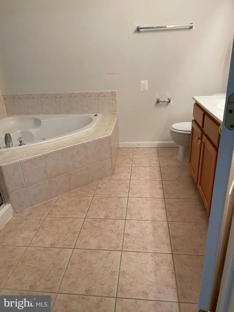 18405 SIERRA SPRINGS SQUARE Leesburg, VA 20176