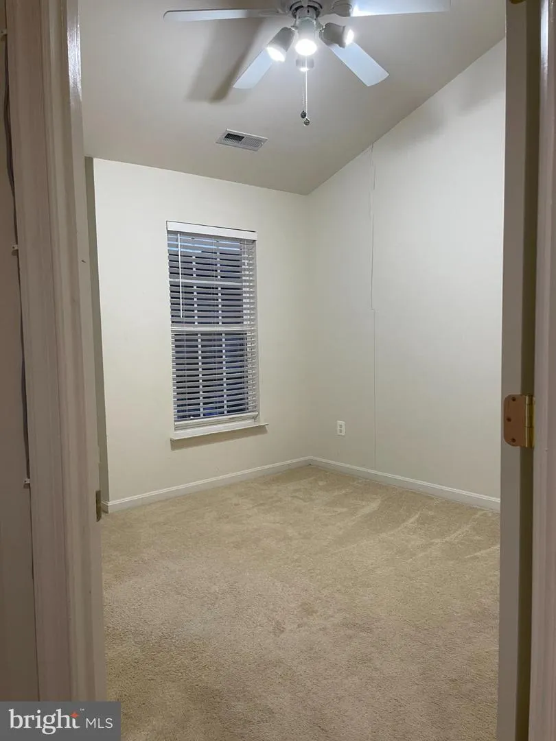 18405 SIERRA SPRINGS SQUARE Leesburg, VA 20176