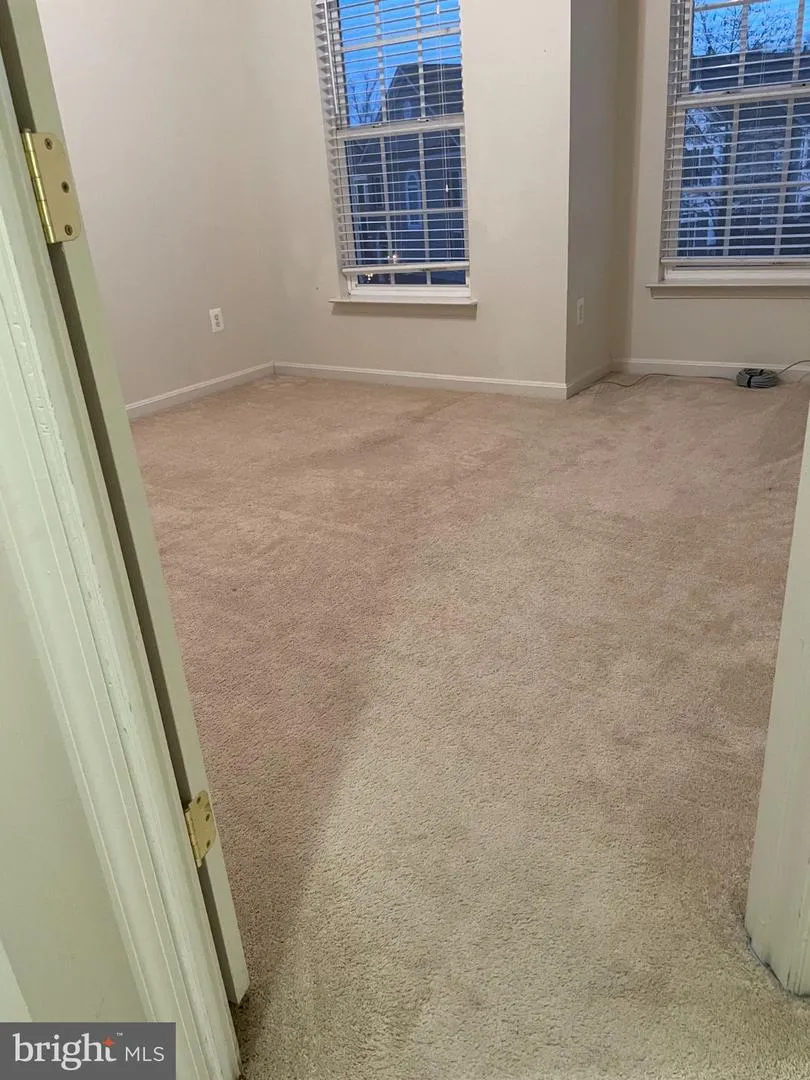 18405 SIERRA SPRINGS SQUARE Leesburg, VA 20176