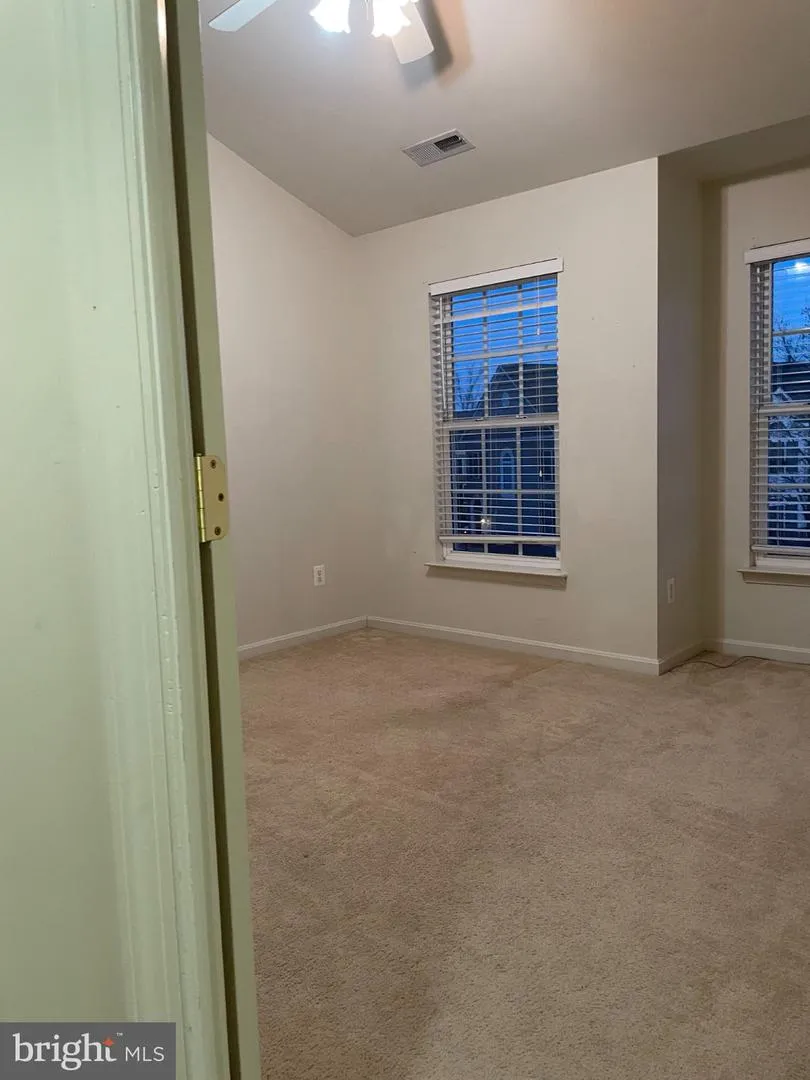 18405 SIERRA SPRINGS SQUARE Leesburg, VA 20176