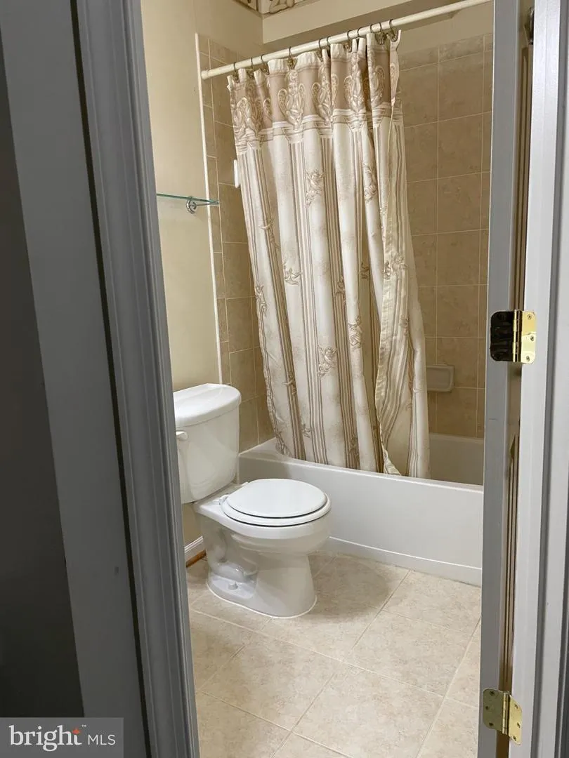 18405 SIERRA SPRINGS SQUARE Leesburg, VA 20176