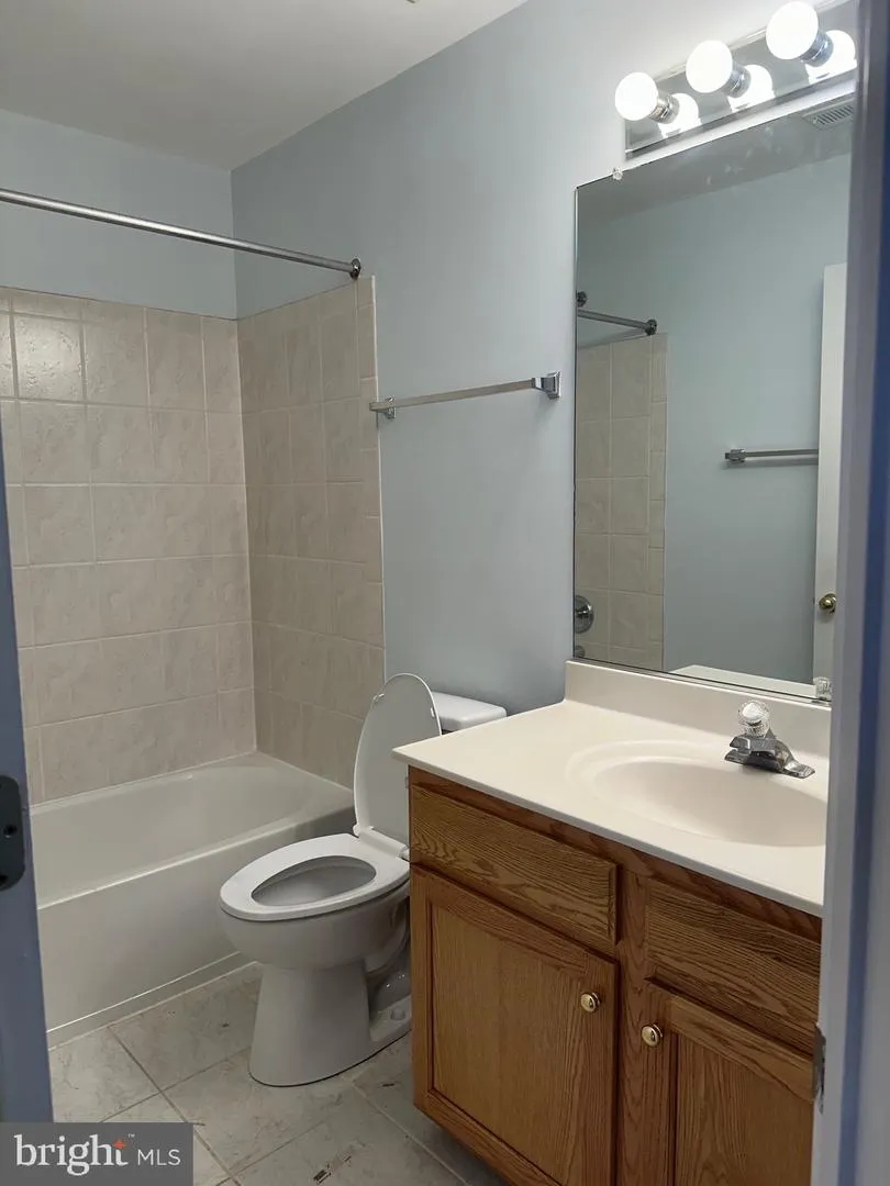 18405 SIERRA SPRINGS SQUARE Leesburg, VA 20176
