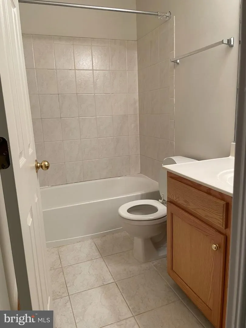 18405 SIERRA SPRINGS SQUARE Leesburg, VA 20176