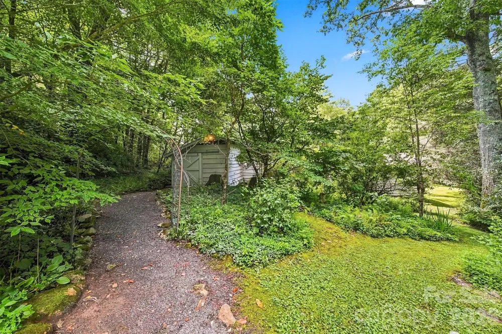 6354 Gingercake Road Newland, NC 28657