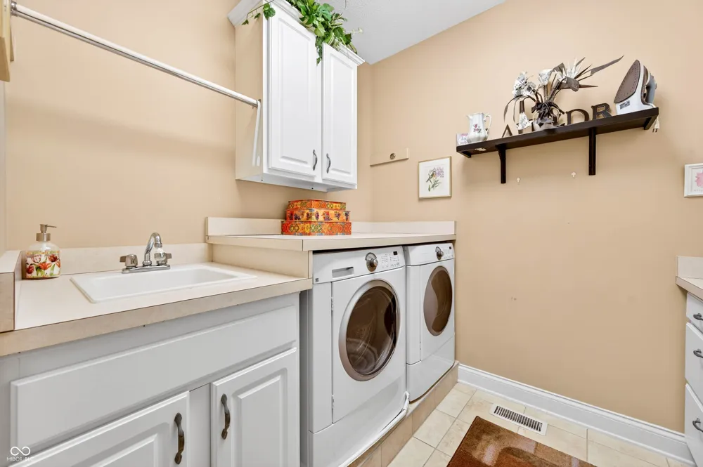 1514 Ashwood Court Greenwood, IN 46143