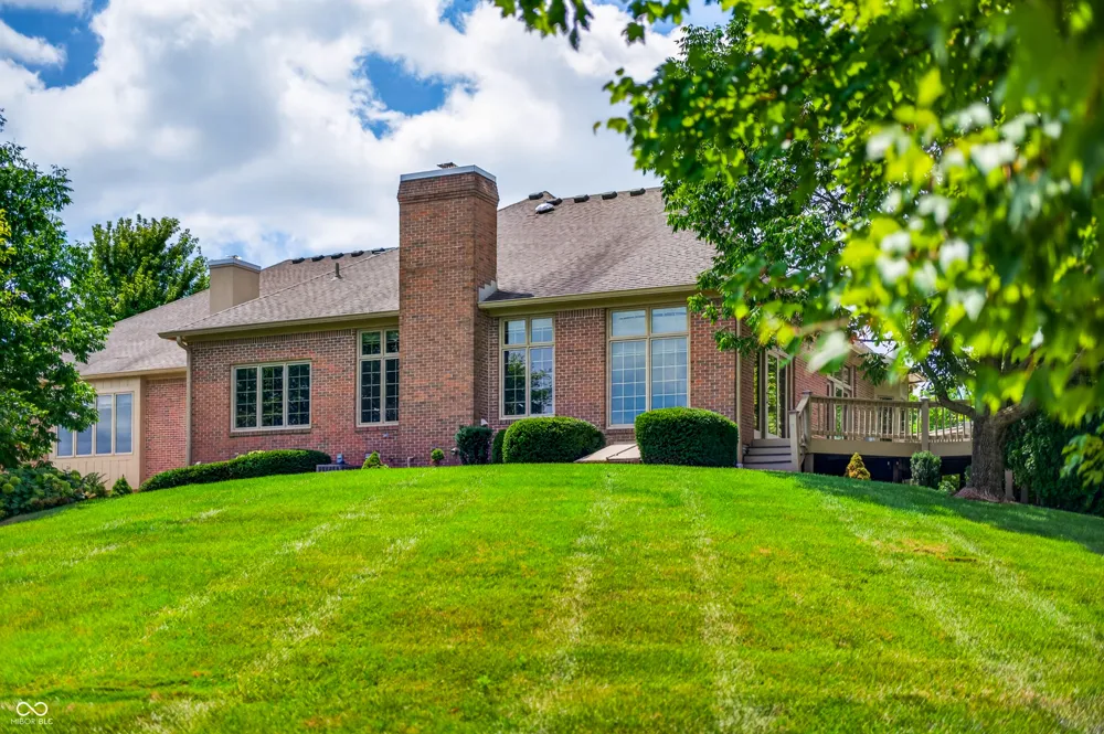 1514 Ashwood Court Greenwood, IN 46143