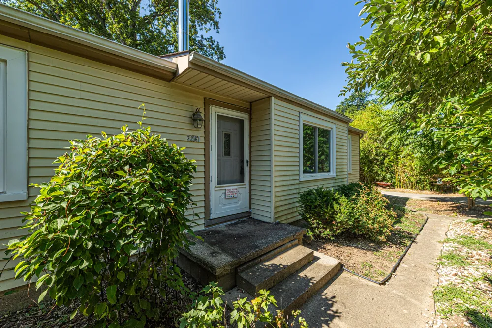 33967 Wadsworth Street Livonia, MI 48150