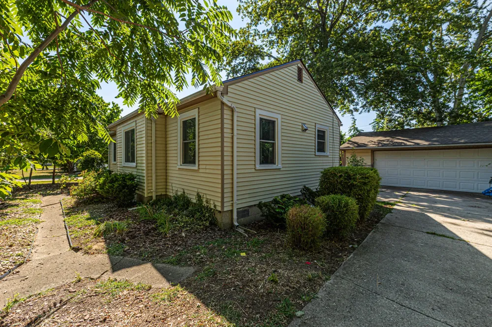 33967 Wadsworth Street Livonia, MI 48150
