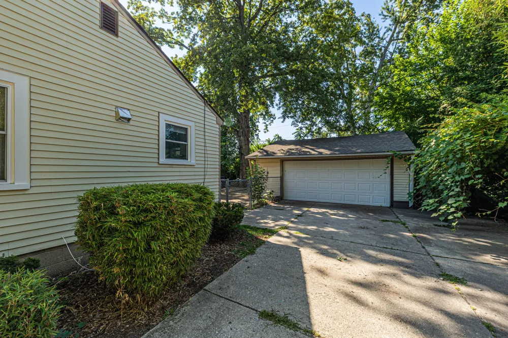 33967 Wadsworth Street Livonia, MI 48150