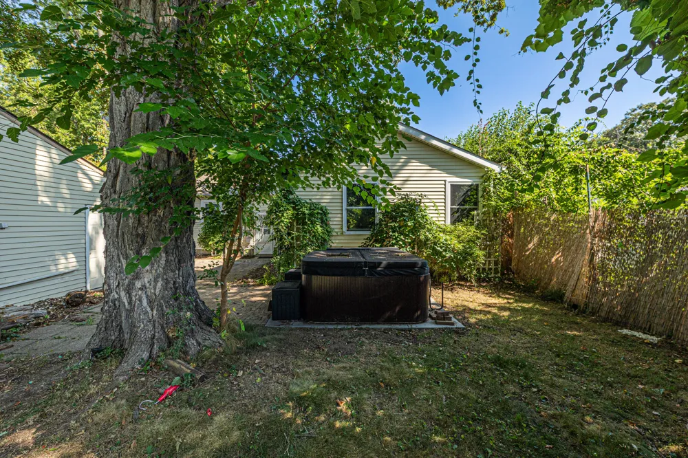 33967 Wadsworth Street Livonia, MI 48150