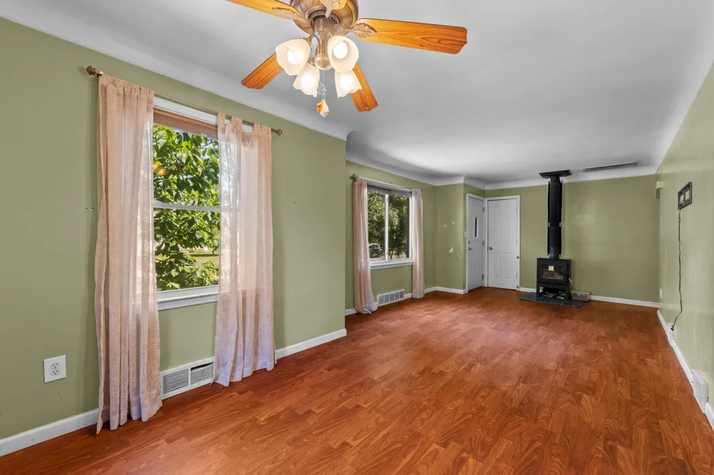 33967 Wadsworth Street Livonia, MI 48150