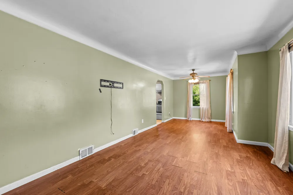 33967 Wadsworth Street Livonia, MI 48150
