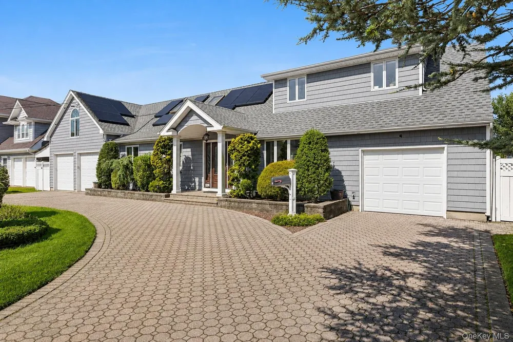 39 Jackson Place Massapequa, NY 11758