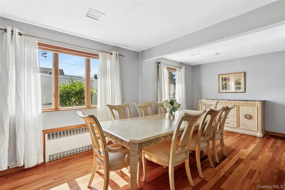 39 Jackson Place Massapequa, NY 11758